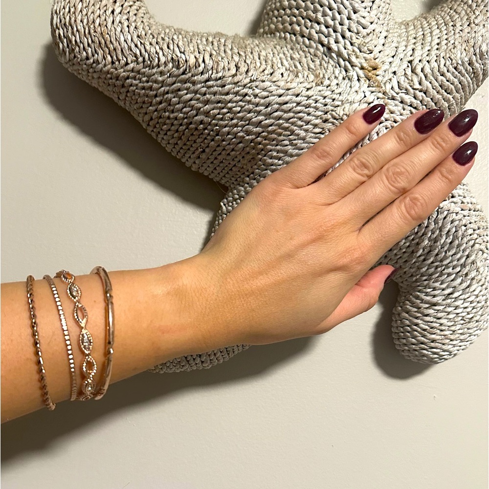Set of 4 piece rose gold bangles